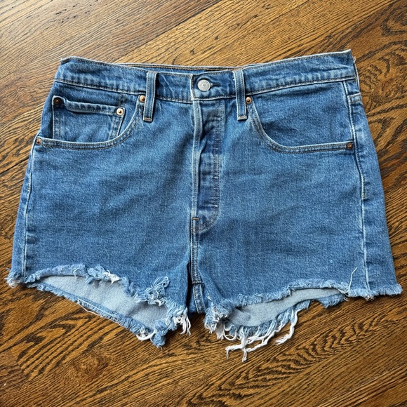 Levi's Classic Blue Medium Wash Denim 501 Jean Shorts 30 - Picture 2 of 8